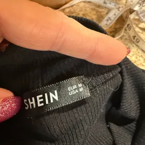 SHEIN US size medium black short sleeve knit top thumbnail 6