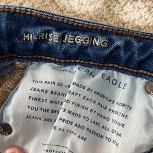 American Eagle Hi-Rise Jegging Jeans Size 2 Short Medium Wash Slim Fit VEUC thumbnail 4
