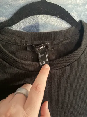 Forever 21 Black Short Sleeve Crewneck Tee thumbnail 2