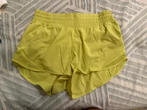 Lululemon Shorts Hotty Hot 2.5" High-Rise thumbnail 1
