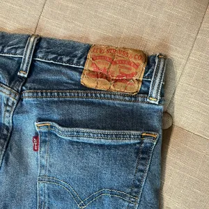Levis Classic Blue Denim Distressed Jeans Size 28 thumbnail 5