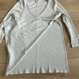 We the Free Split Side Tuesday Tunic V-Neck Knit Top Size Large Light Grey thumbnail 8