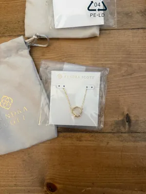 Seashell Kendra Scott Necklace And Earring Set thumbnail 2