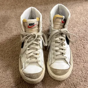 Nike White Blazer Mid Sneakers Size 6.5 thumbnail 2