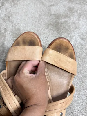 Frye Women’s Dani Criss Cross Sandals Block Heels Leather Strappy in Tan 8 thumbnail 9