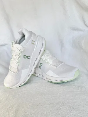 NEW ON Cloudnova, Women’s Size 6 White/White/green thumbnail 9