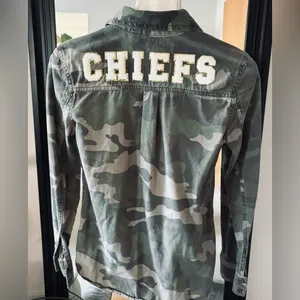 KANSAS CITY CHIEFS Camo Game Day Shirt thumbnail 2