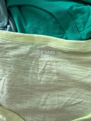 Old Navy Tee  thumbnail 3