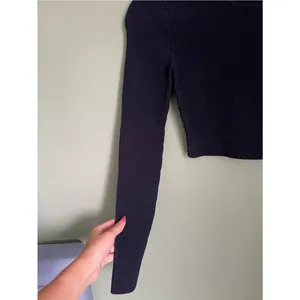Aritzia Sculpt Knit Crew Cropped Longsleeve Size XS Navy Ribbed Ottoman Stitch thumbnail 4
