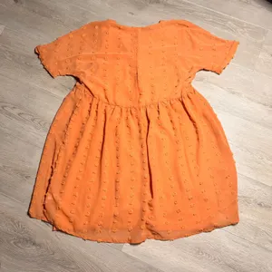 ZENANA Orange Textured Swiss Dot V Neck Babydoll Dress Size‎ Small S thumbnail 2