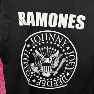 The Ramones Logo Rock Tshirt size Medium  thumbnail 2