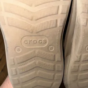 Crocs tan closed toe washable 8/10 rubber slip on clogs thumbnail 3