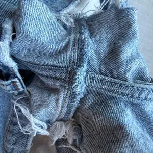 Abercrombie High Rise Mom Short thumbnail 5