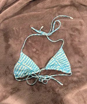 Trade!!! Triangl bikni top size xs just to small for me look for same print top thumbnail 1