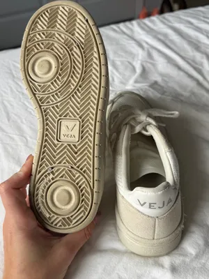 Veja Women's V-10 Sneakers in White and Cream thumbnail 5