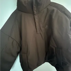 PrettyLittleThing Espresso High Neck Cropped Puffer Jacket thumbnail 5