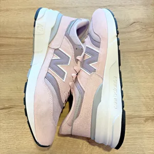 New Balance 977R Unisex Pink‎ Suede RETRO Sneakers NWOB thumbnail 8