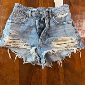 Zara Light Wash Distressed High Waisted Denim Shorts Size 0 727/002/400/32 thumbnail 9