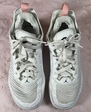 Jordan Nike Air Women’s size 6 thumbnail 1