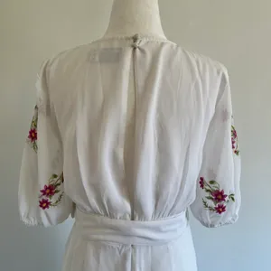 Design White Floral Embroidered Belted Mini Dress thumbnail 12