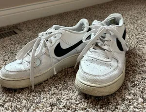Nike Air Force 1 thumbnail 1