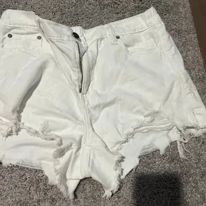 Aerie medium‎ white distressed shorts thumbnail 2