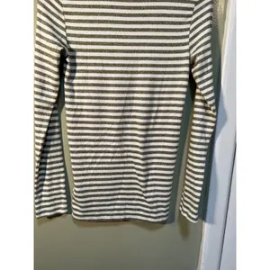 Gap Women's Size XS Long Sleeve Cozy Crewneck T-Shirt Olive Green White Stripes thumbnail 8