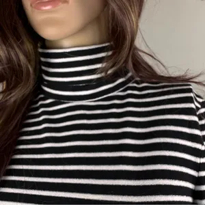 Express‎ Women's Sz M striped metallic Silver White Black Turtleneck Knit Top thumbnail 2