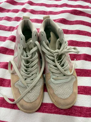 VEJA Sneakers thumbnail 2
