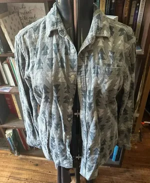 Gap gray arrow cozy flannel button down S shirt thumbnail 1