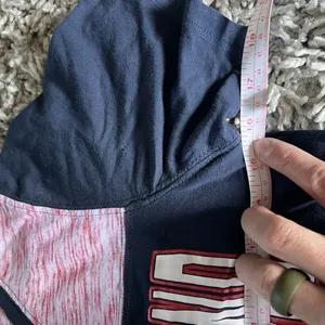 Size M Women’s NFL New England patriots navy Blue Pink v Neck thumbnail 4
