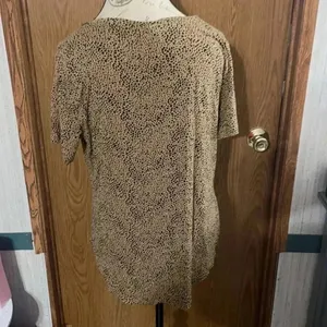 Women’s Old Navy T-shirt thumbnail 2