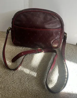 Italian Red Leather Shoulder Bag Logo Quiet Luxury Classic Business Professional thumbnail 1
