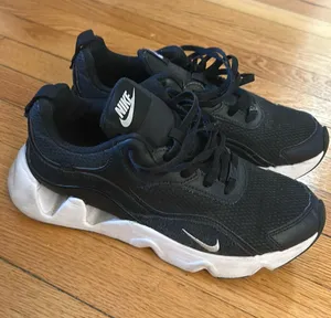 Nike Sneakers thumbnail 1