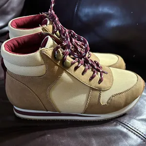 🏷️🏷️True craft hiking shoes women’s 7.5 thumbnail 2
