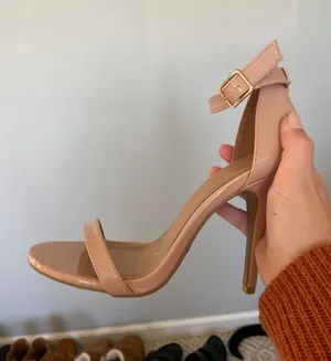 Anne Michelle Nude High Heels thumbnail 4