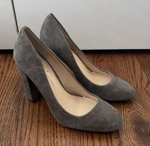 Jessica Simpson Bellemo Women’s Gray Suede Round Toe Block Heel Pumps Size 8.5 thumbnail 1