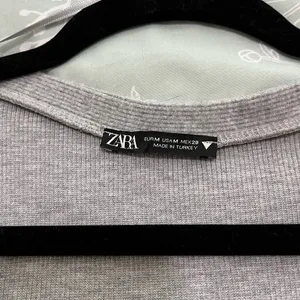 Zara Light Gray Pearl-Studded Cardigan Sweater Sz M thumbnail 4