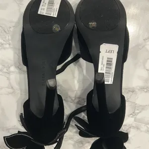 GIANNI BINI Karmello Velvet Flower Ankle Strap Black Platform Heels thumbnail 9