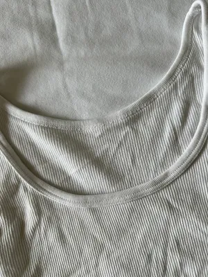 Brandy Melville tank top thumbnail 3