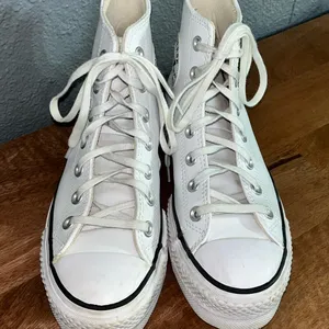 Converse Chuck Taylor All Star leather high tops. White size women’s 6.5 thumbnail 4