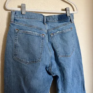 A&F High Rise 90s Relaxed Jeans Size 29/8 Regular Mid Blue‎ Wash thumbnail 6