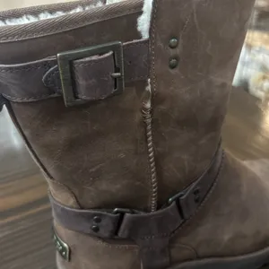 UGG NEW Sz 7 Maddox Leather Moto Boots Treadlite Water Resistant wool Lined thumbnail 15