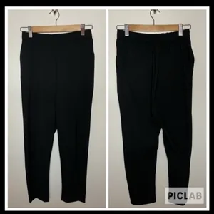 Basic Elastic Waist Ankle Joggers in Black With Pockets XS NWT thumbnail 4