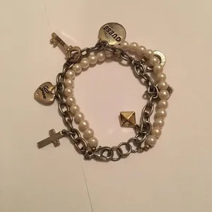 Costume Jewelry Bracelet Faux Pearl Signed Guess thumbnail 7