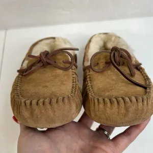 Ugg Sz 6 Dakota Slipper Leather Nubuck Beige Moccasin Slip On Shoes 5612 Women’s thumbnail 12