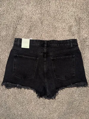Zara Black Denim Raw Hem High Rise Shorts thumbnail 4