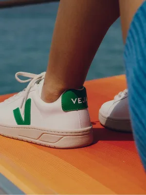 Veja Campo Leather Sneakers in White with Emerald Green size 5 thumbnail 2