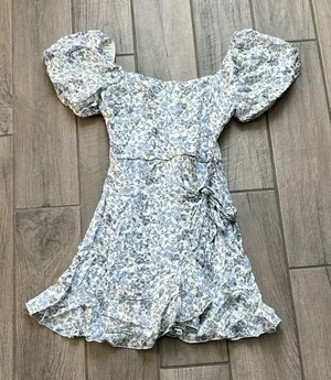 Trixxi Blue and White Floral Puff Sleeve Dress thumbnail 1