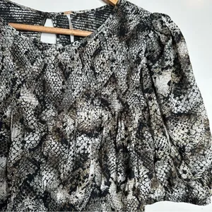 Free People NWOT Black Snakeskin XOXO Smocked Blouse Size Large thumbnail 6